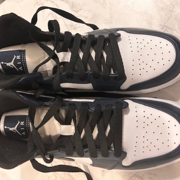 Air Jordan 1 Mid - Picture 2 of 3